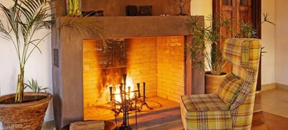 Les Cinq Djellabas 4*